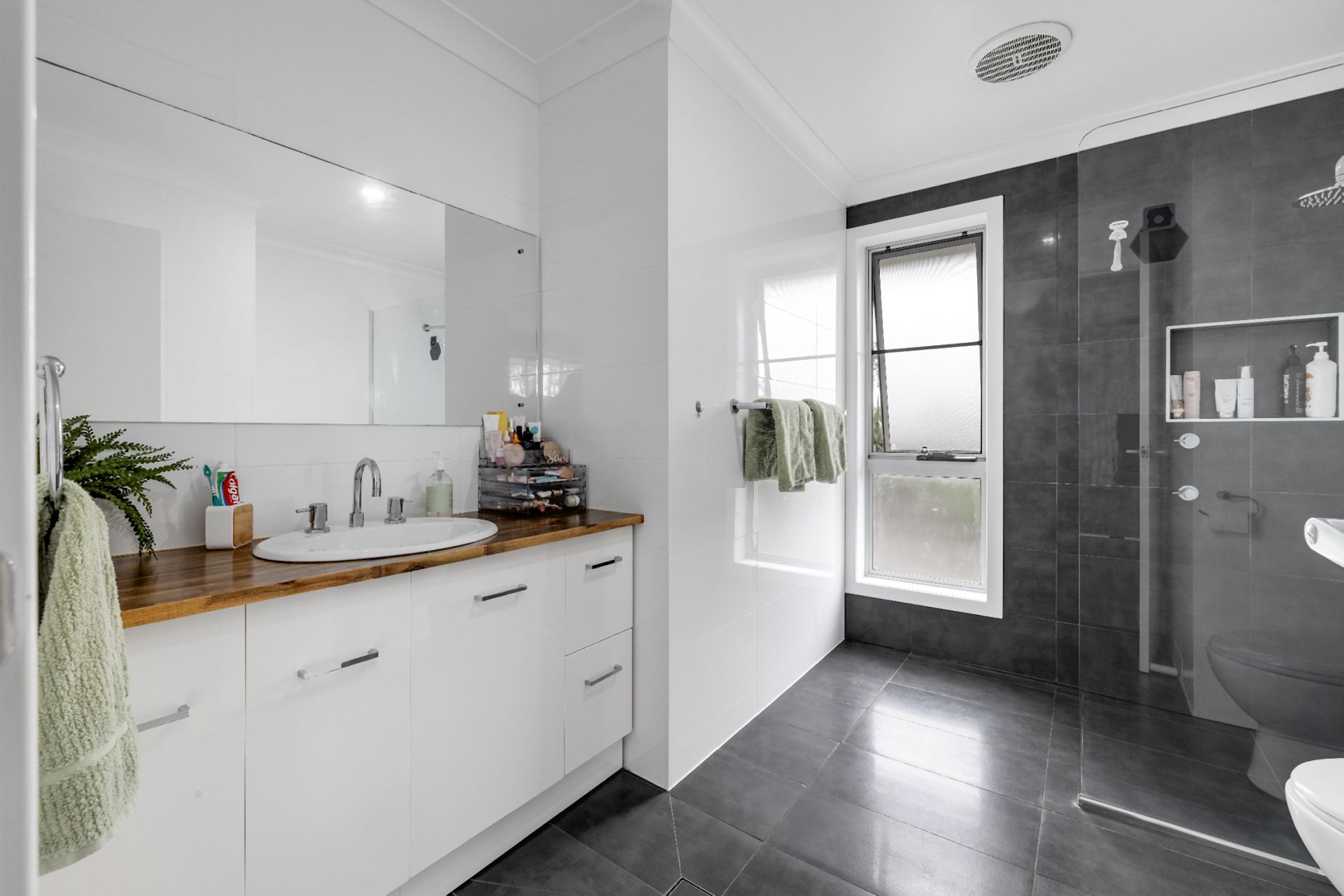 Real Estate For Sale 61 Waratah Drive Yarravel , NSW