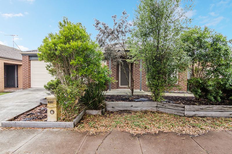 10 Maddock Drive, Cranbourne East OBrien Real Estate
