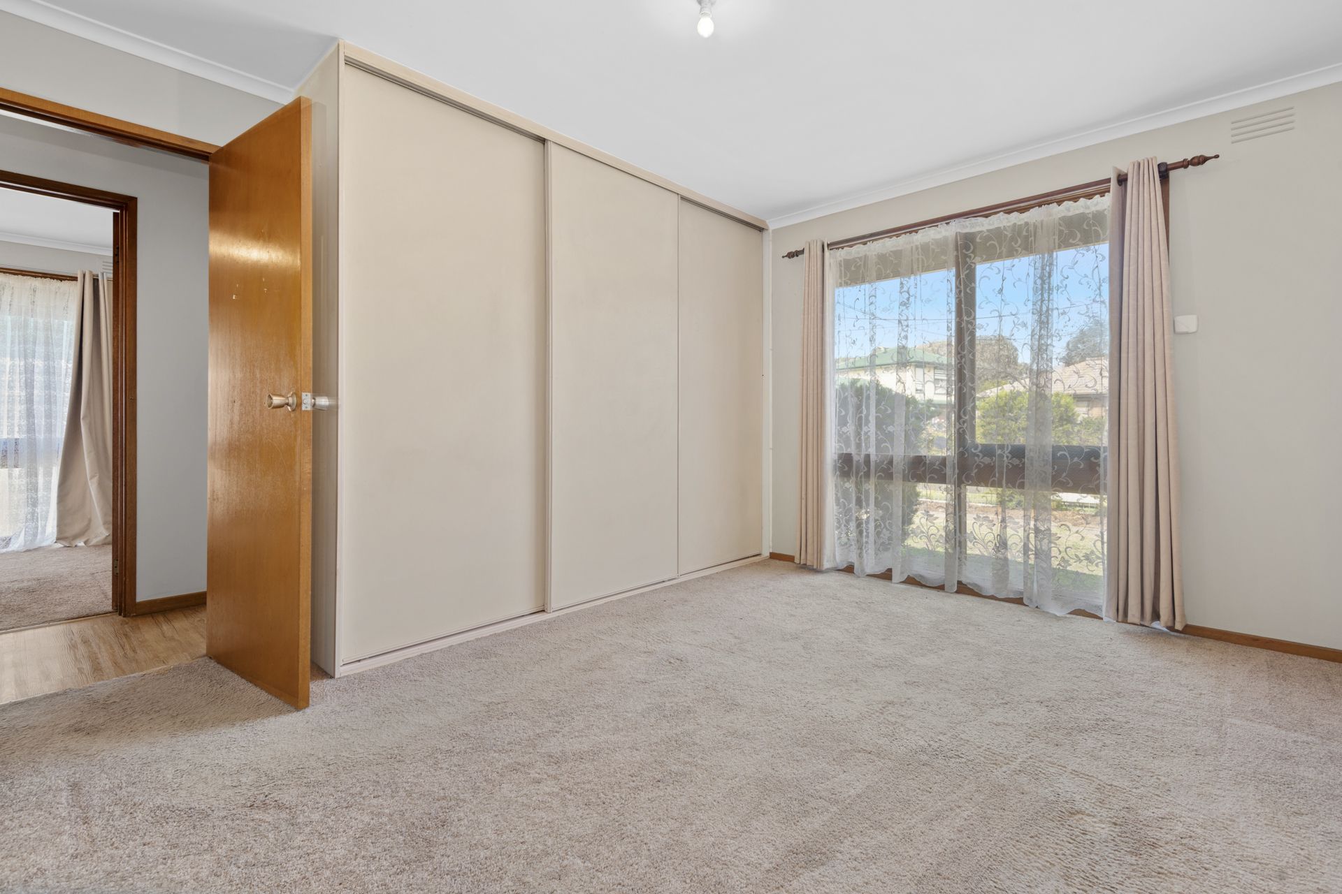 Real Estate For Sale 22 Cumberland Crescent Thomastown , VIC