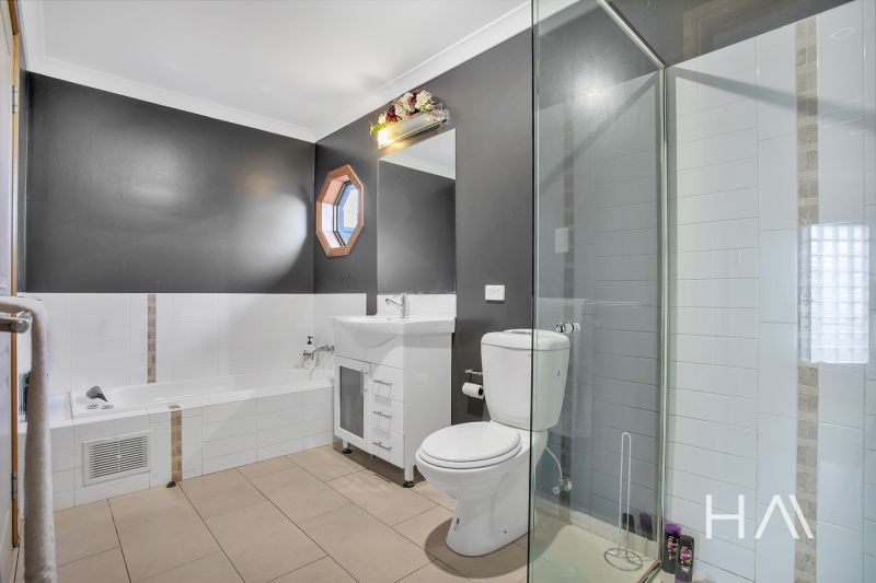 2/69 West Park Grove, Park Grove Harrison Agents