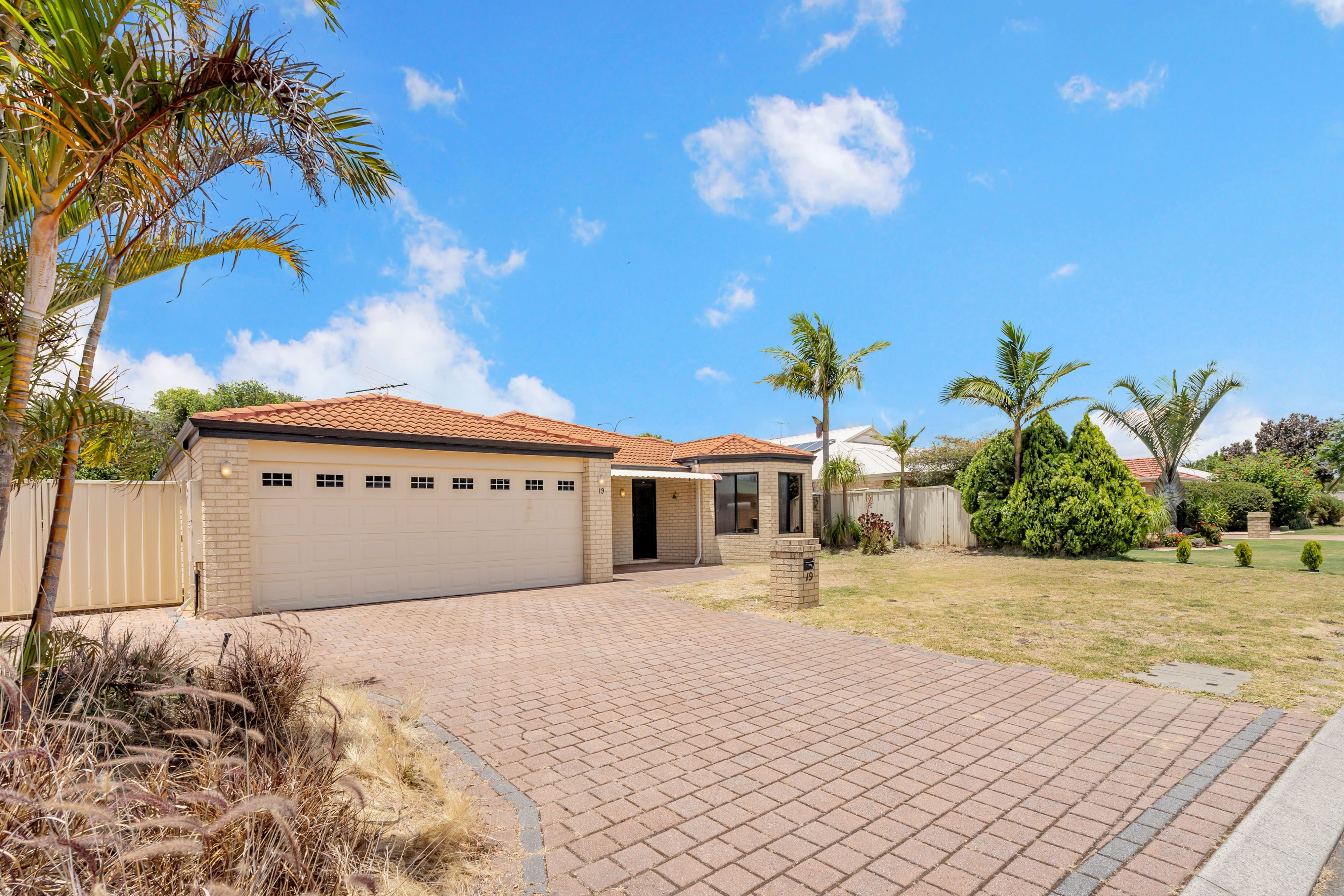 Real Estate For Sale 19 Draycott Loop Canning Vale , WA