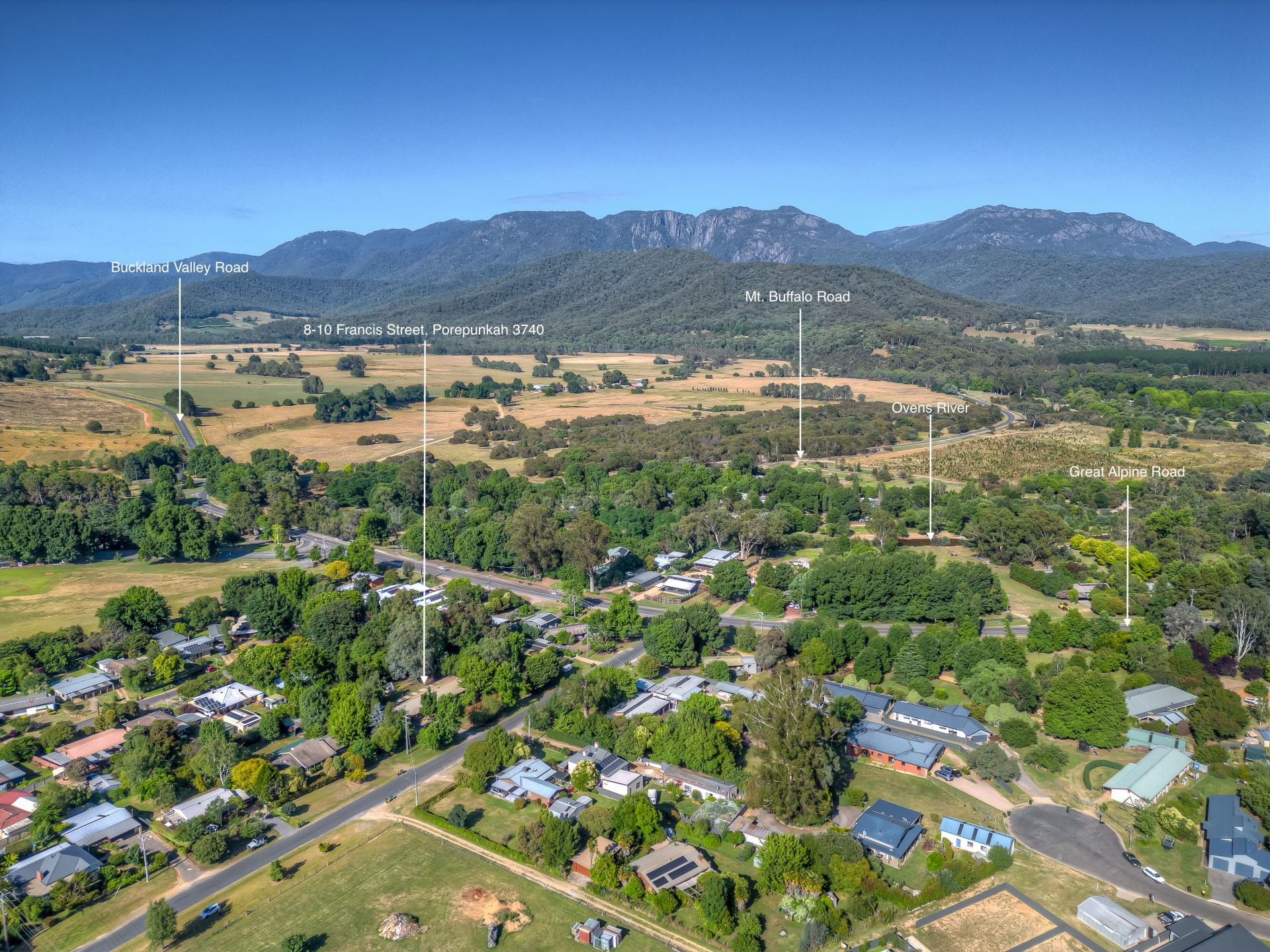 810 Francis Street, Porepunkah Dickens Real Estate