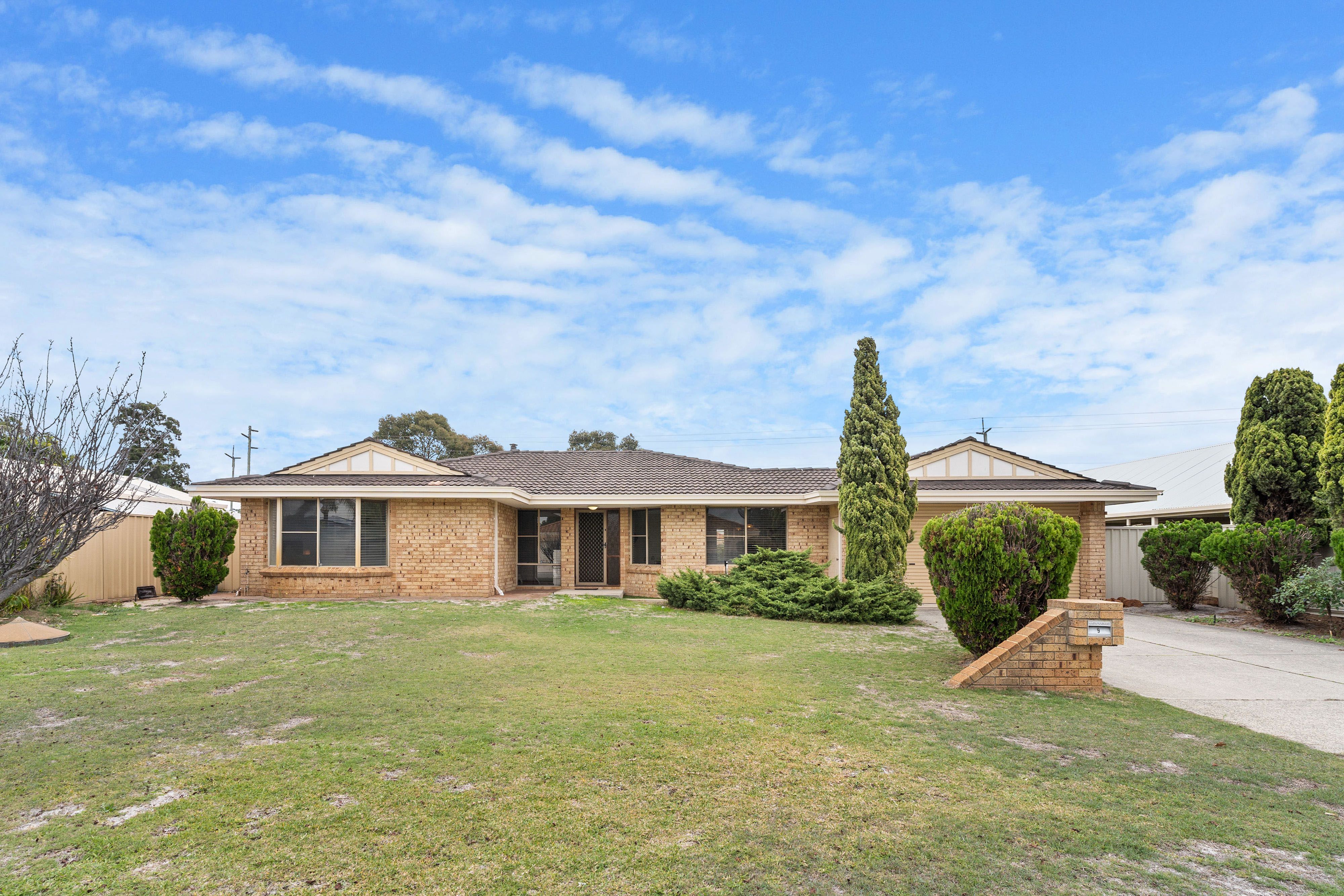 Real Estate For Sale 9 Brunswick Road Thornlie , WA