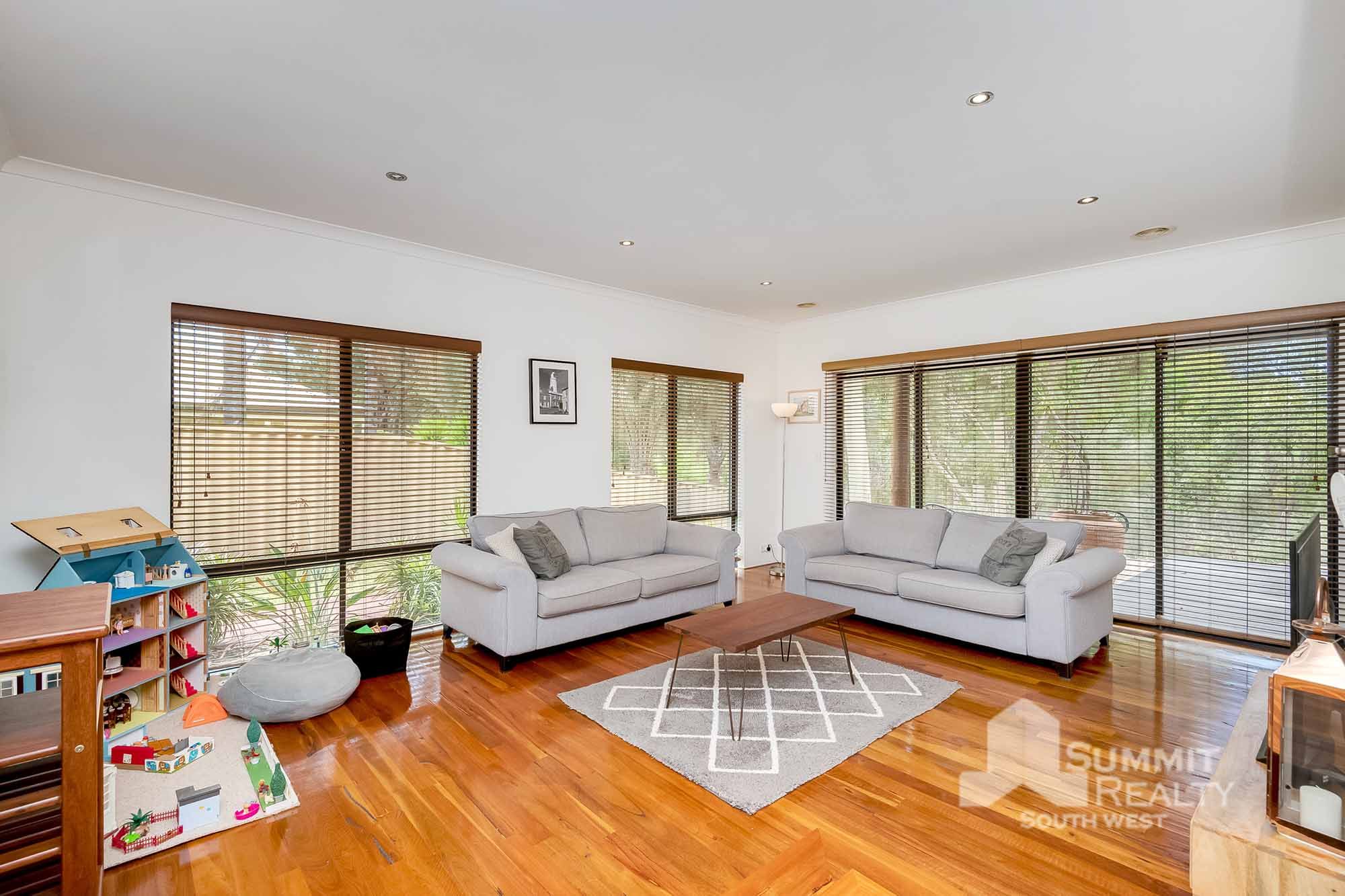 Real Estate For Sale 17 Gascoyne Circle Millbridge , WA