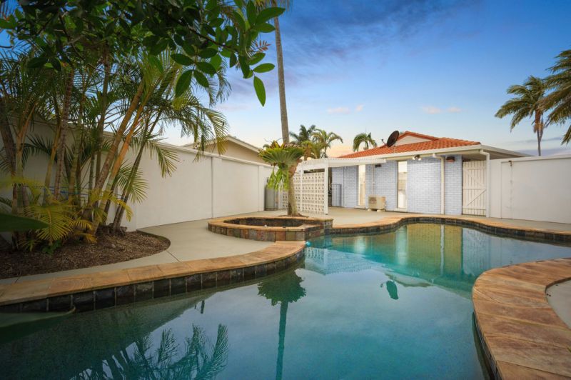 Real Estate For Sale 56 Allambi Avenue Broadbeach Waters , QLD