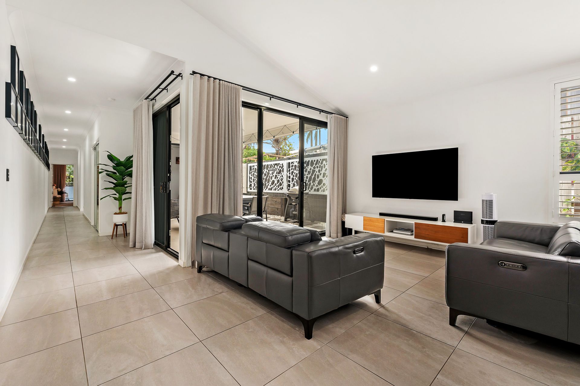 Real Estate For Sale 1/11 Chirn Crescent Labrador , QLD