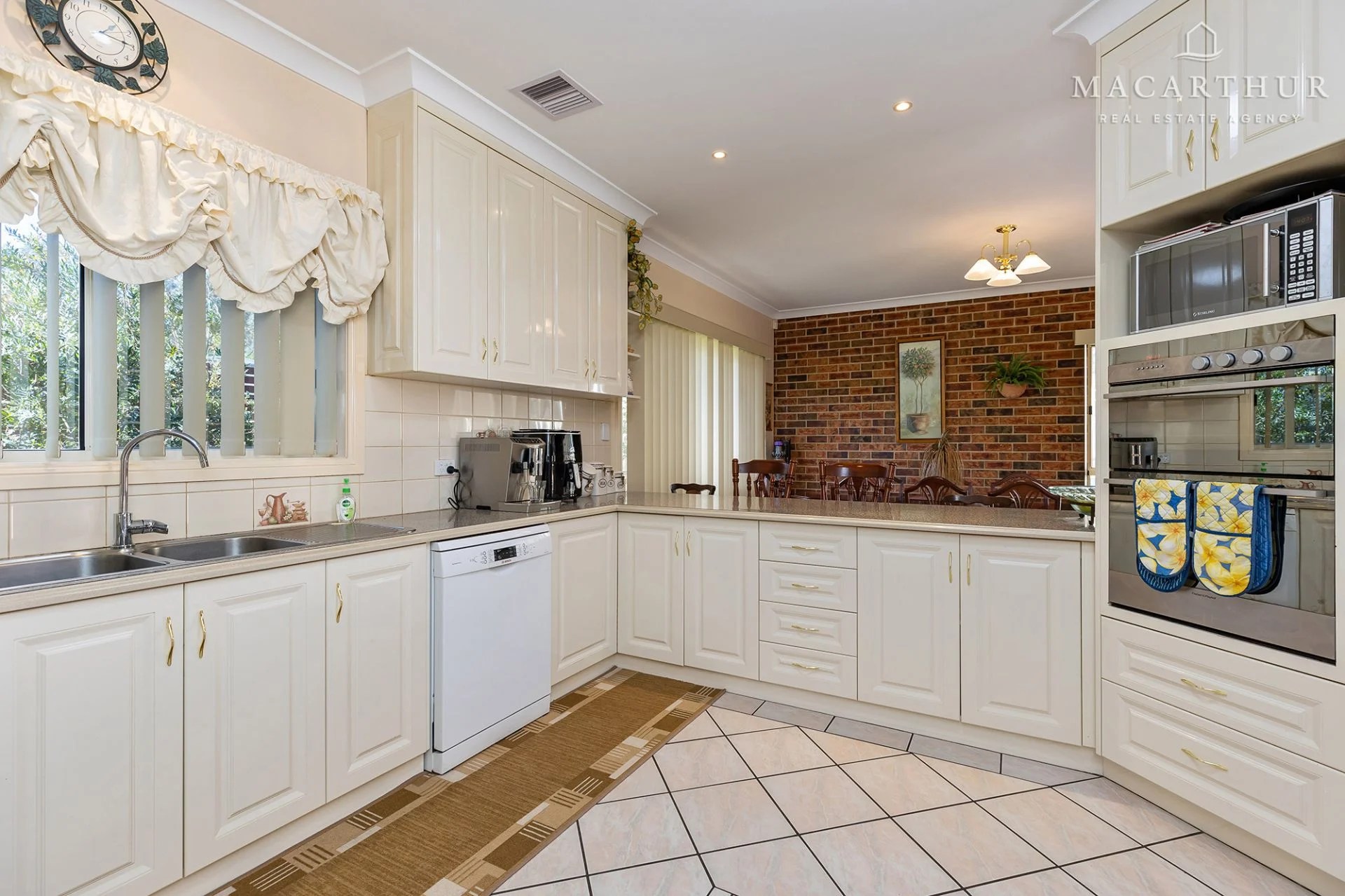 21 Kansas Drive, Tolland Macarthur Real Estate Agency