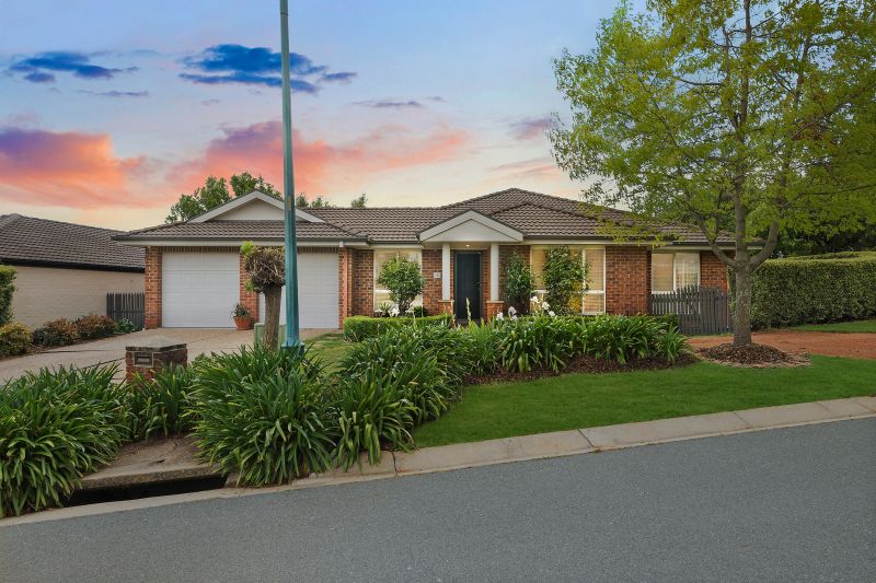 Real Estate For Sale 2 Wenlock Street Amaroo , ACT