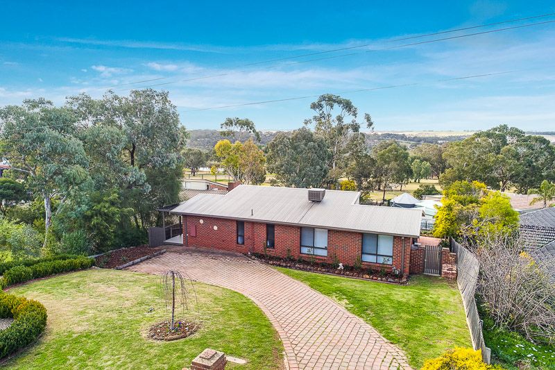 14 Links Road, Bacchus Marsh Sweeney Estate Agents