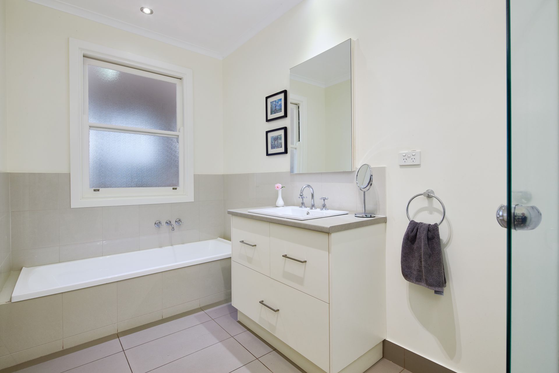 19 Young Street, Drouin OBrien Real Estate