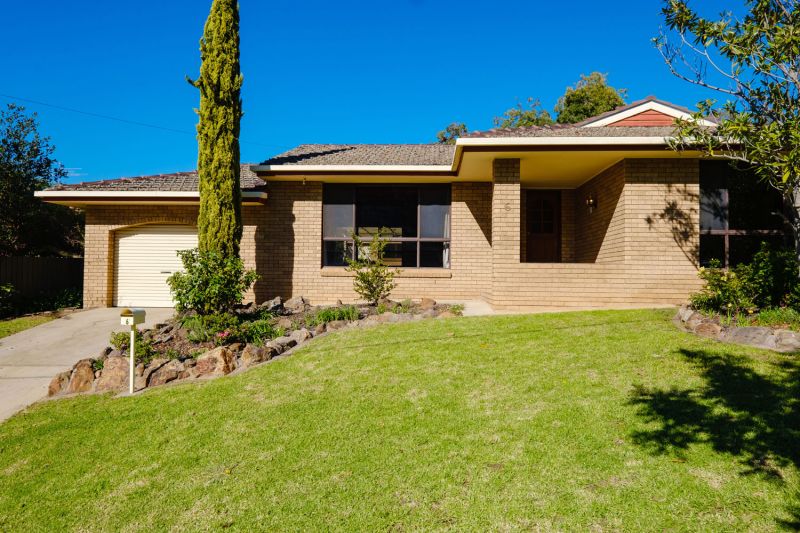 6 Michelle Avenue, Lavington Kane Real Estate