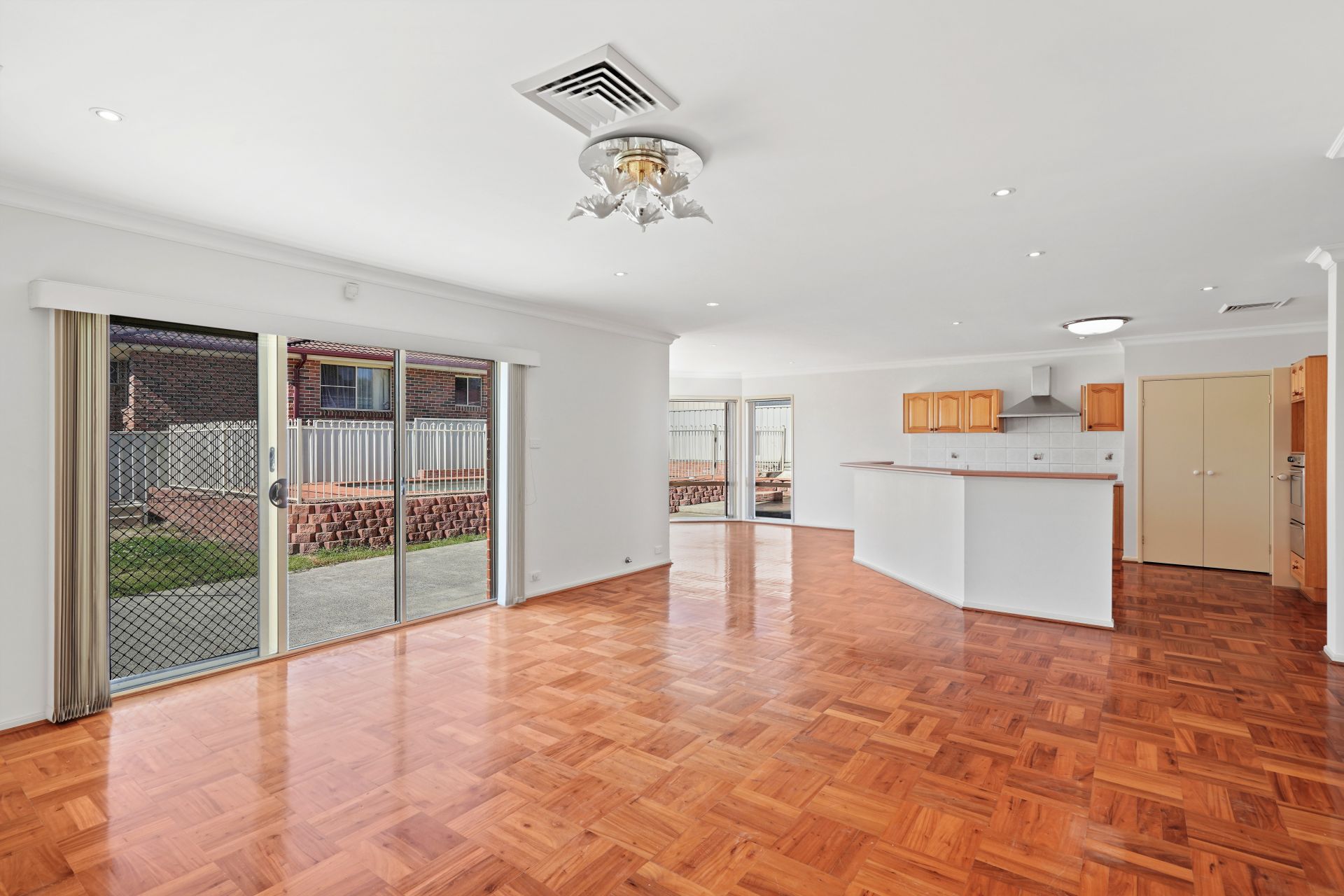 Real Estate For Lease 5 Bromley Court Lake Haven , NSW