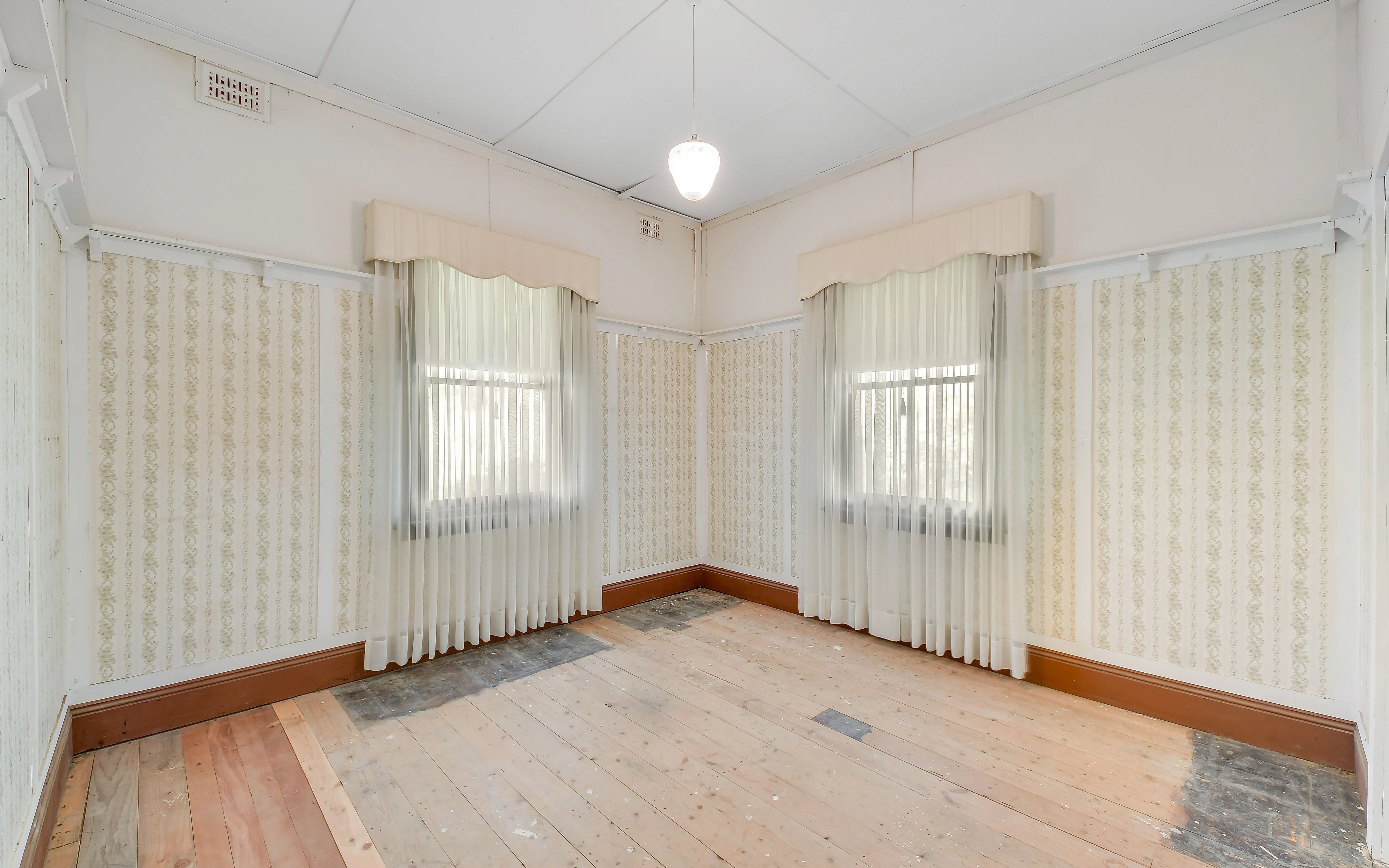 Real Estate For Sale 71 Backhouse Street Wentworth Falls , NSW