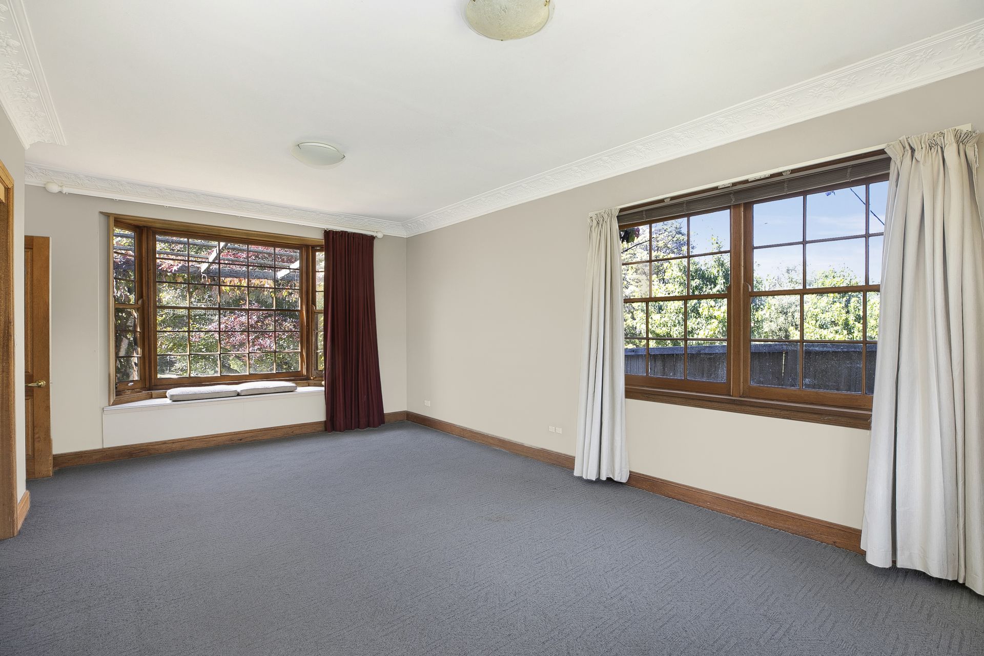 Real Estate For Lease 10 Applegate Close Mittagong , NSW