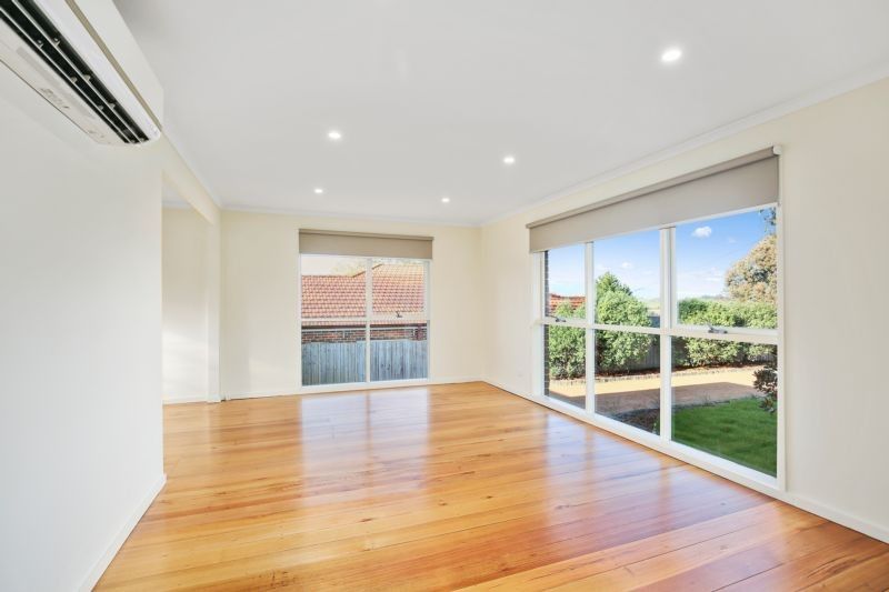 21 Frances Avenue, YARRA GLEN Noble Knight