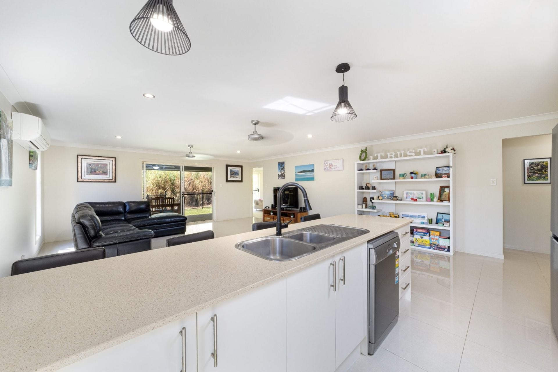 25 Endeavour Circuit, Cannonvale Taylors Property Specialists