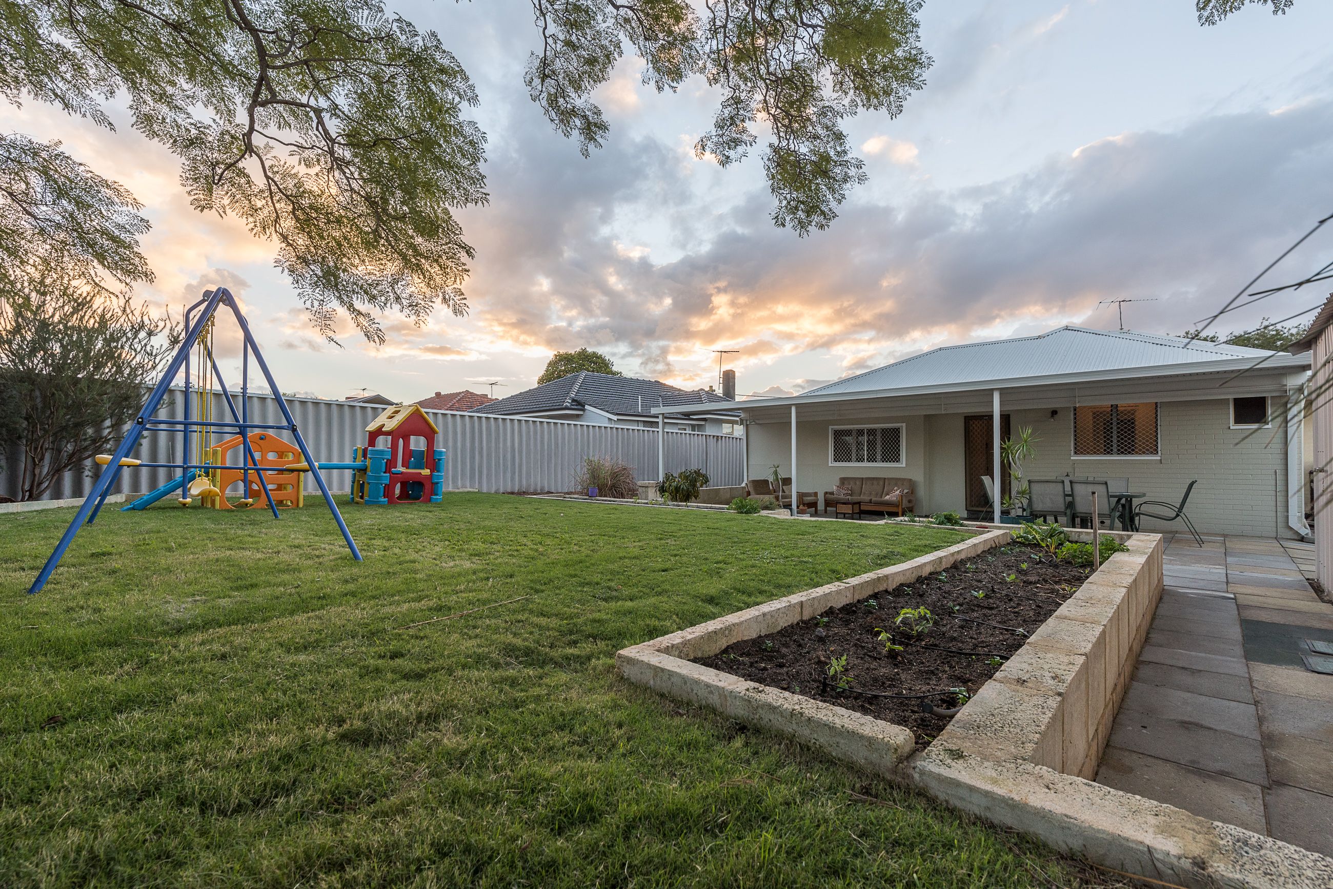 Real Estate For Sale 25 Treeby Street Coolbellup , WA