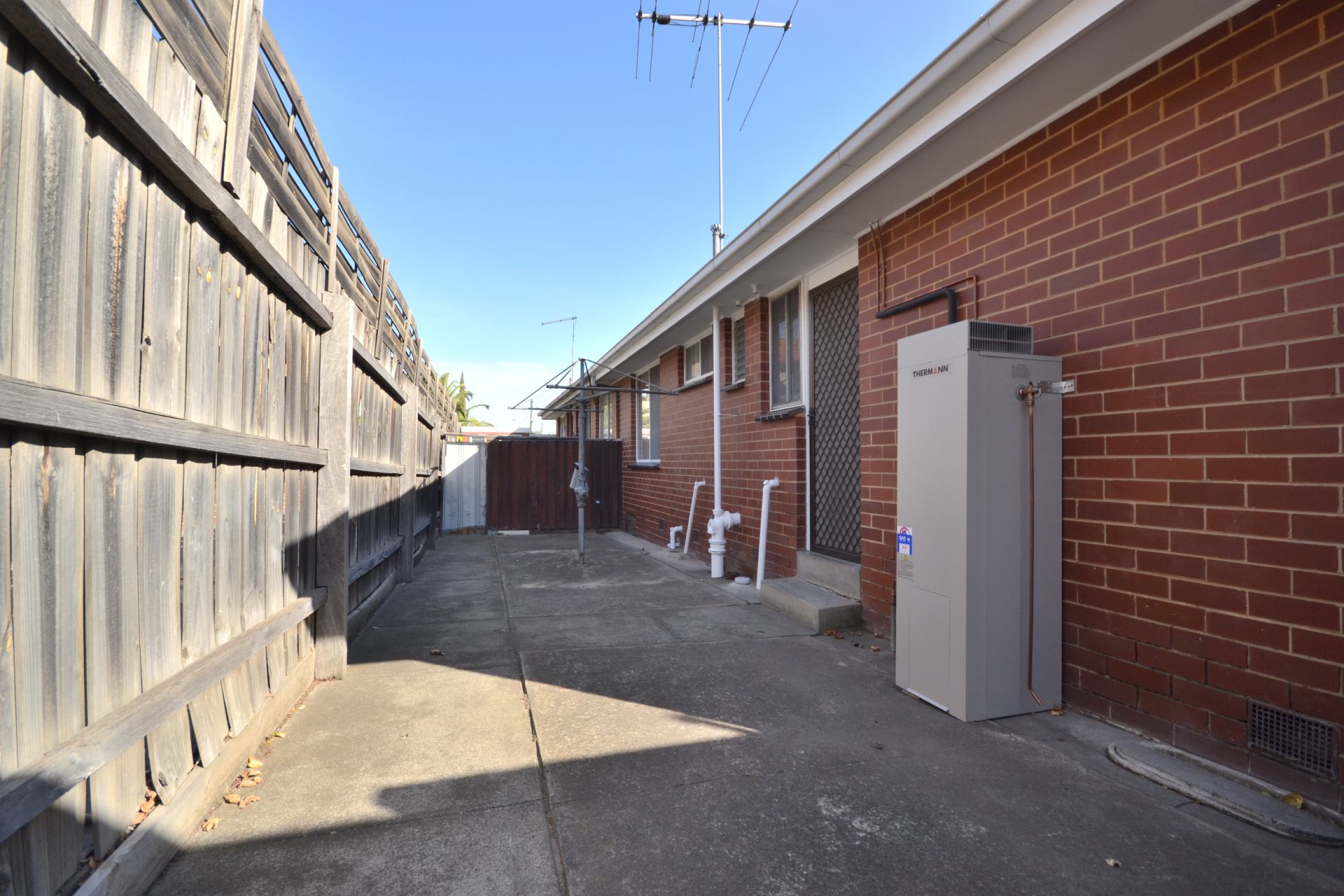 Real Estate For Lease 3/17 Station Street Reservoir , VIC