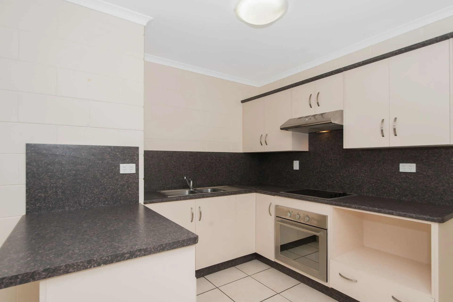 2/7 Warburton Street, North Ward Harcourts Kingsberry Townsville