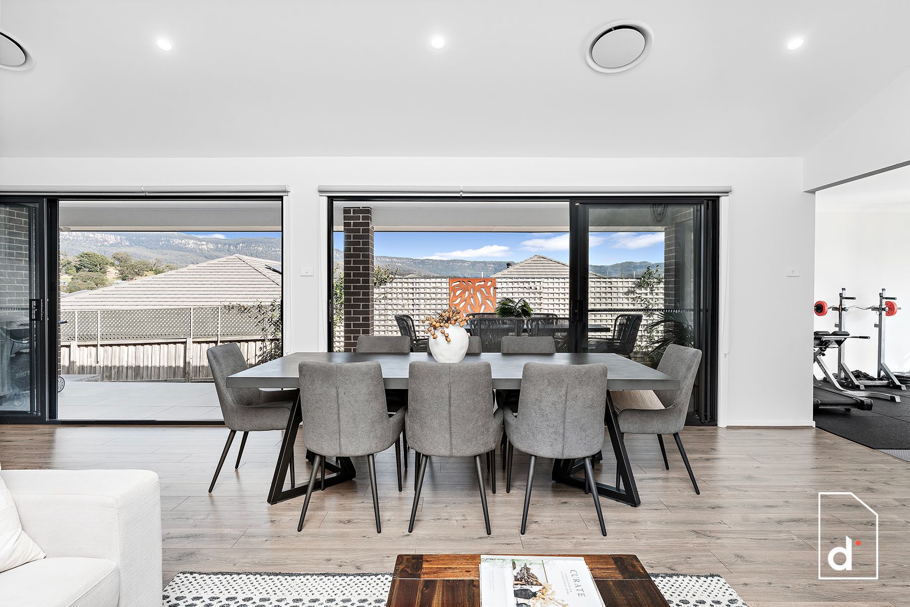 Sold property 975000 for 8 Huskisson Street Tullimbar , NSW 2527