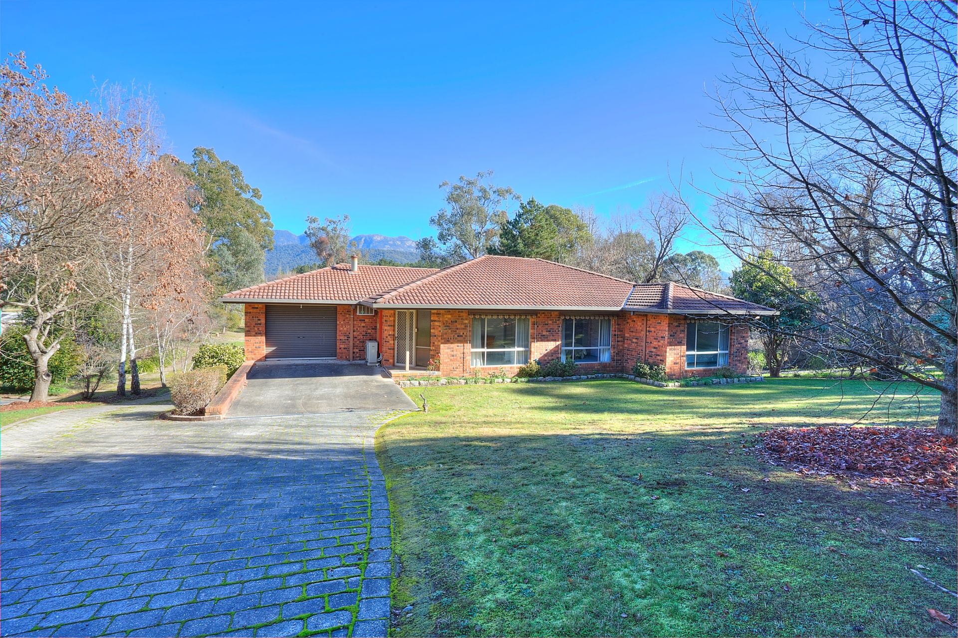 6908 Great Alpine Road Road, Porepunkah Dickens Real Estate