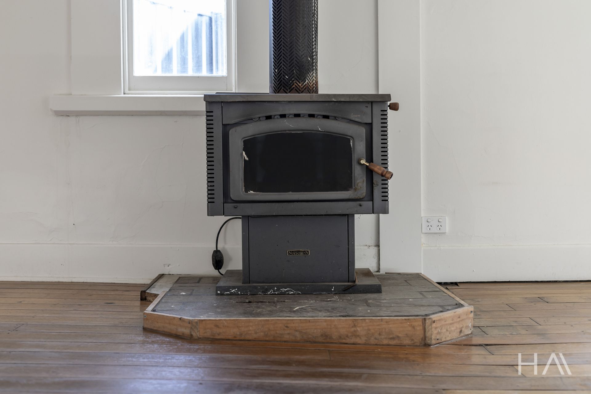 1/24 Meander Valley Road, Carrick Harrison Agents