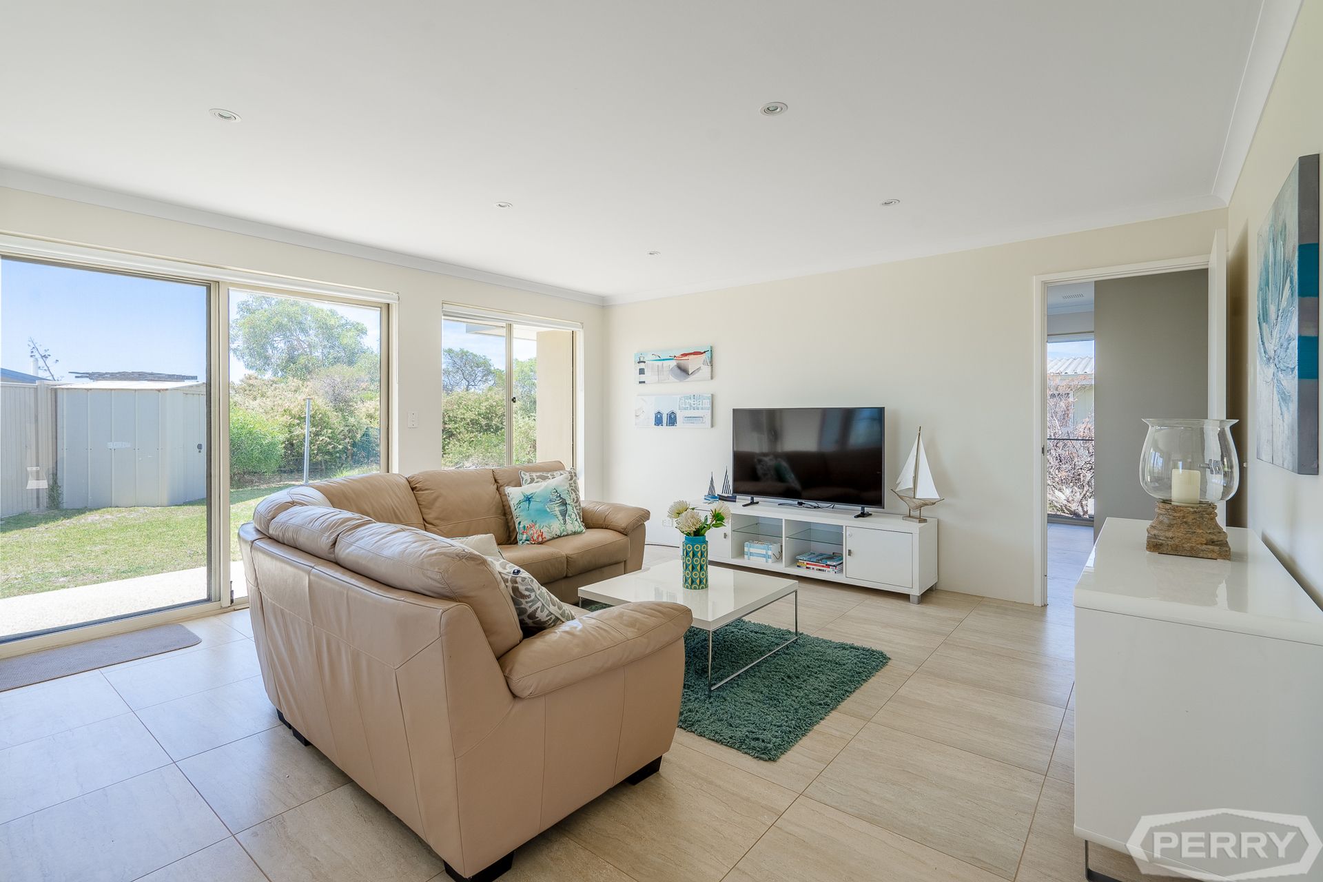 11 Oceanic Drive, Dawesville H.& N. PERRY