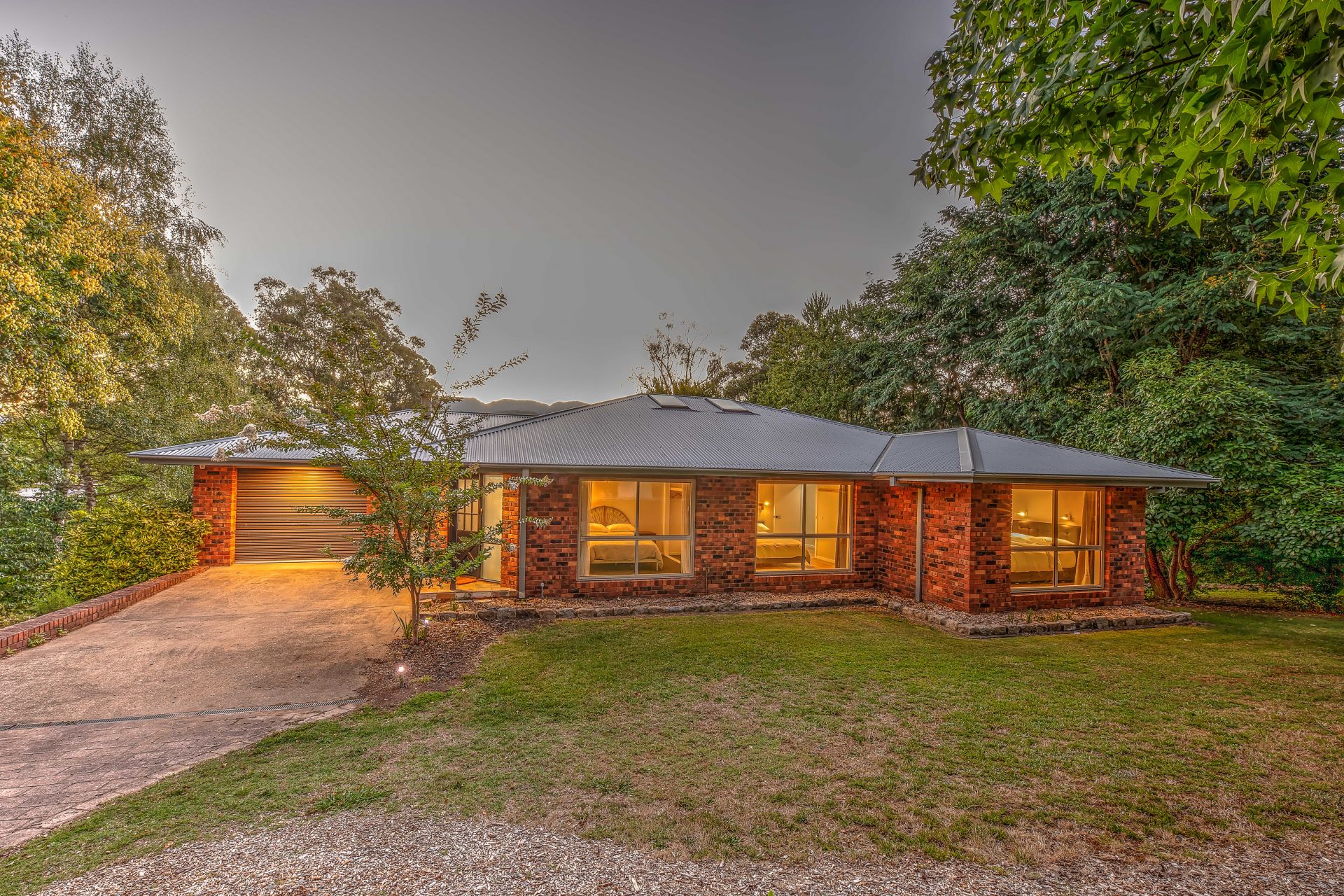 6908 Great Alpine Road, Porepunkah Dickens Real Estate