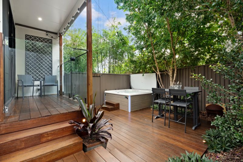 Real Estate For Sale 1/11 Chirn Crescent Labrador , QLD