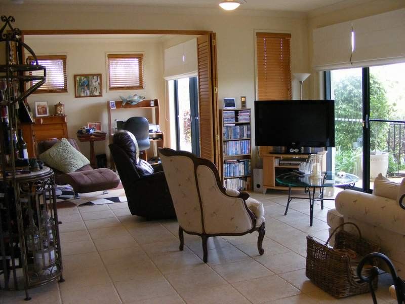 Real Estate For Sale 1063 The Cove Crescent Carrara , QLD