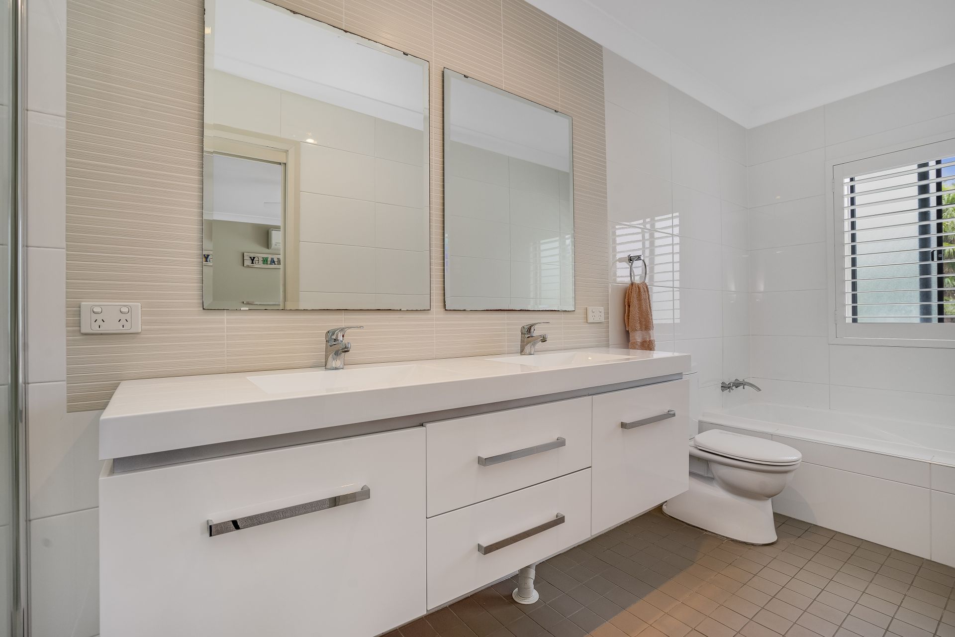 52 Lakeview Parade, Pelican McKiernan Real Estate