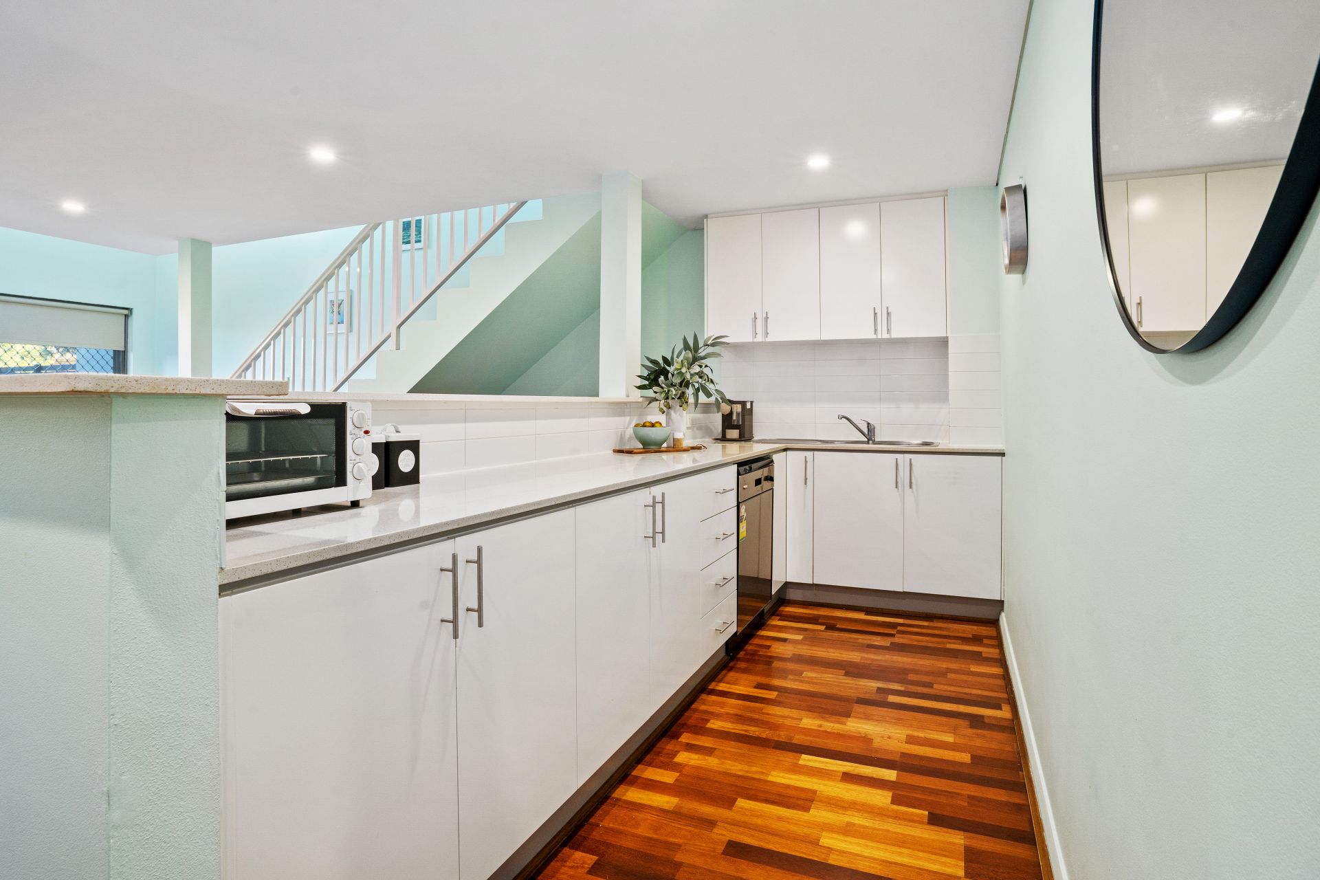 Time Realty Real Estate For Sale 11/5763 Fairlight Street Five