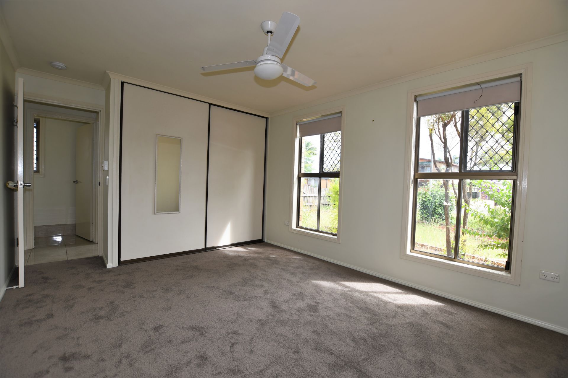 16 Sinclair Street, AVENELL HEIGHTS Four Walls Realty