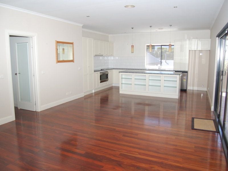 Real Estate For Sale 4 Fore Street Whittlesea , VIC