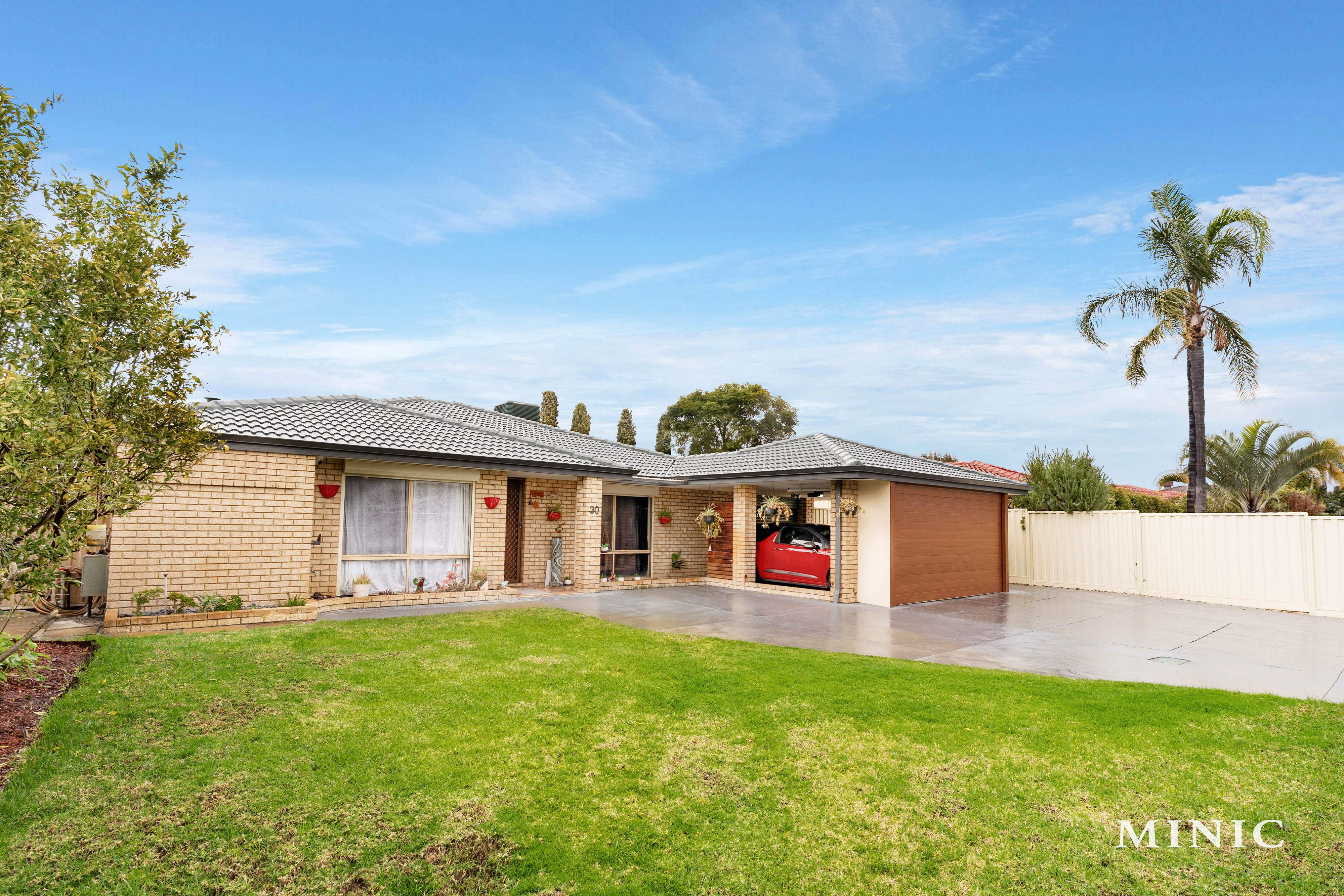 Real Estate For Sale 30 Forest Lakes Drive Thornlie , WA