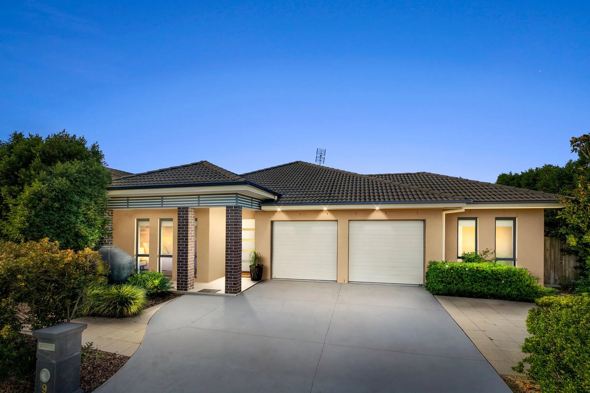 Real Estate For Sale 9 Paperbark Parade Aberglasslyn , NSW