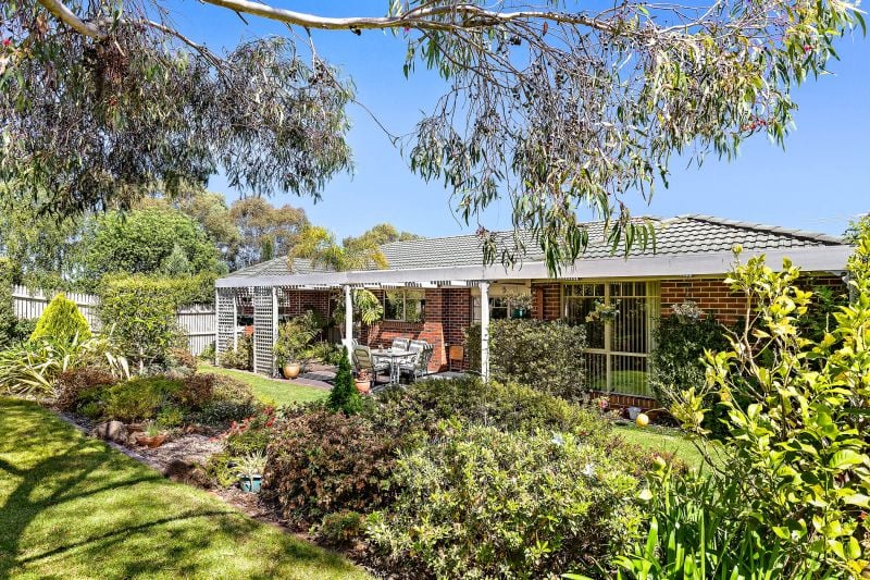 Real Estate For Sale 10 Kathleen Crescent Mornington , VIC