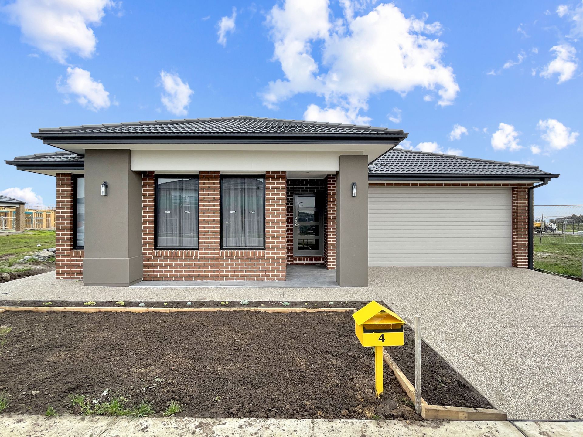 4 Crosswater Boulevard, Clyde North OBrien Real Estate
