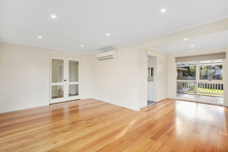 21 Frances Avenue, YARRA GLEN Noble Knight