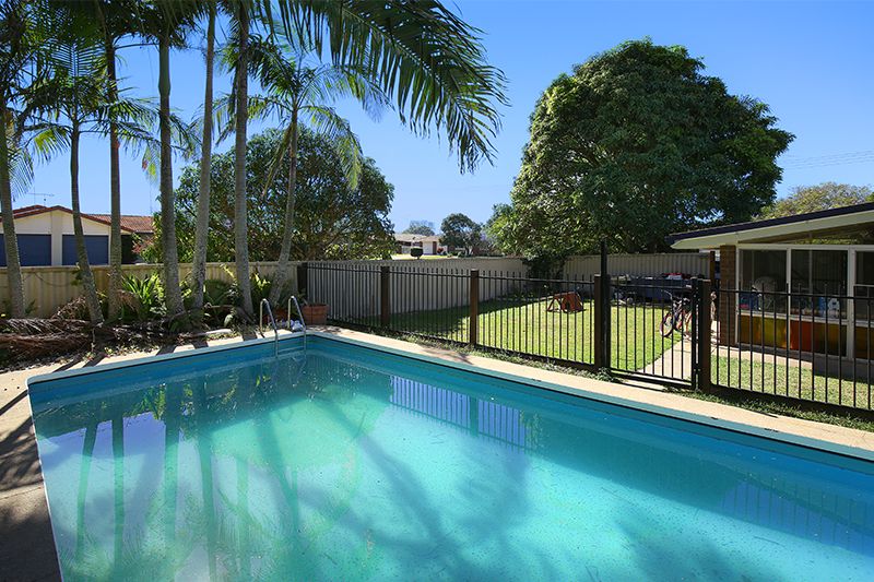 Real Estate For Sale 32 Wavell Avenue Golden Beach , QLD
