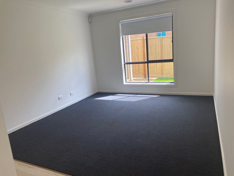 8 Carnation Drive, ROCKBANK Sweeney Estate Agents