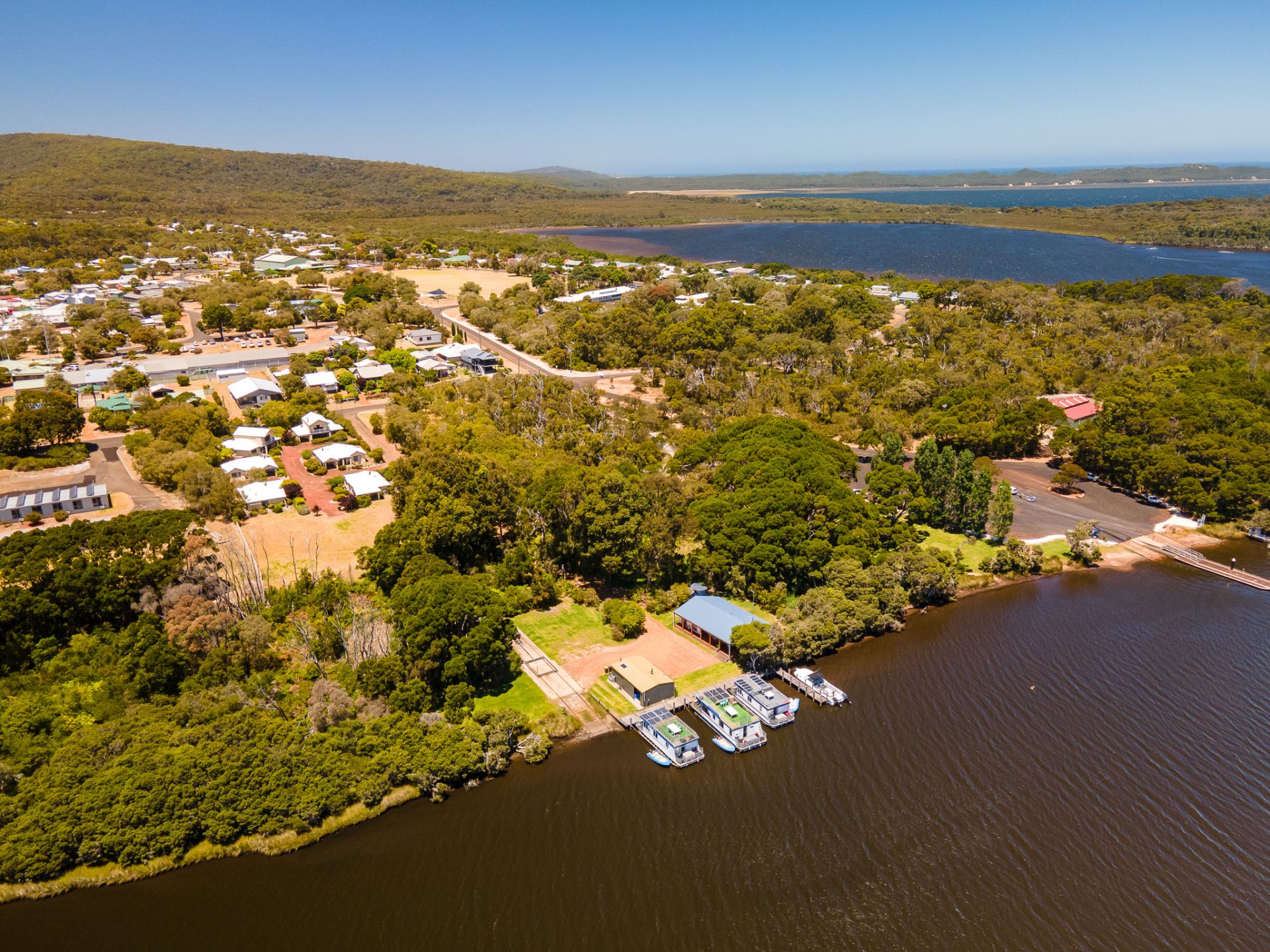 " Houseboat Holidays", Walpole Zephyr Real Estate