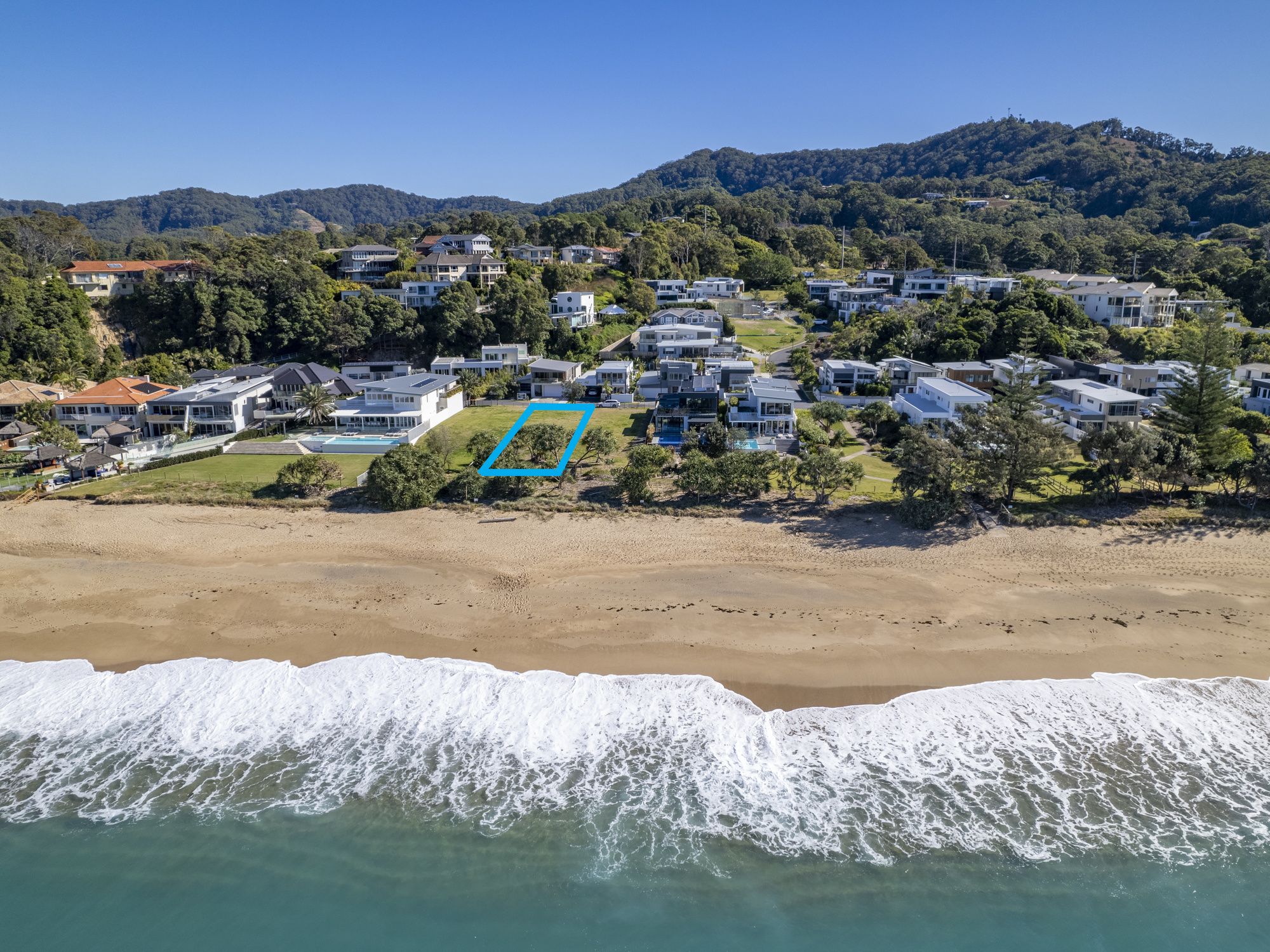 For Sale 6 Oceanfront Drive Sapphire Beach , NSW