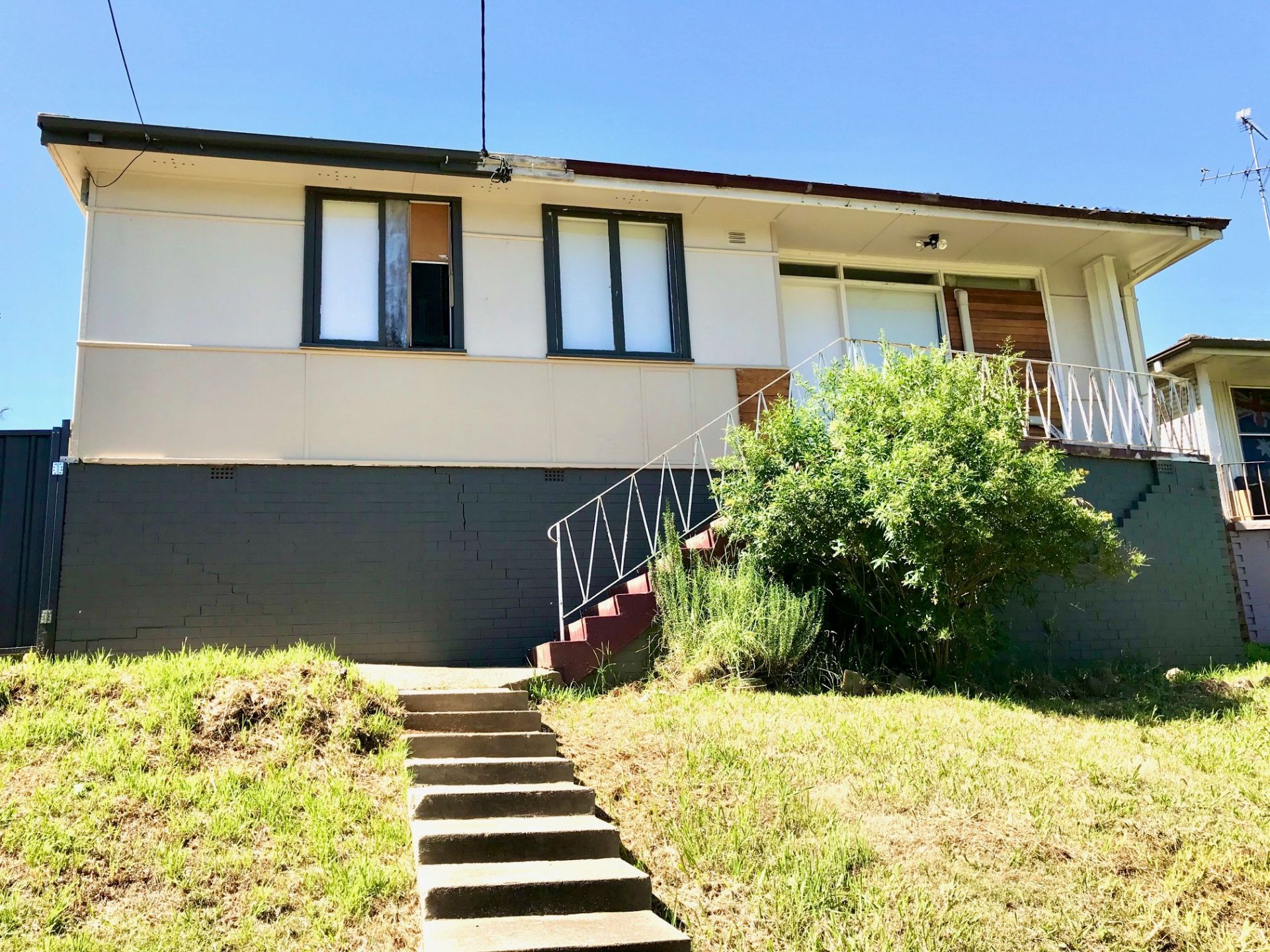 8 Aberdeen Road, Busby Macquarie Real Estate