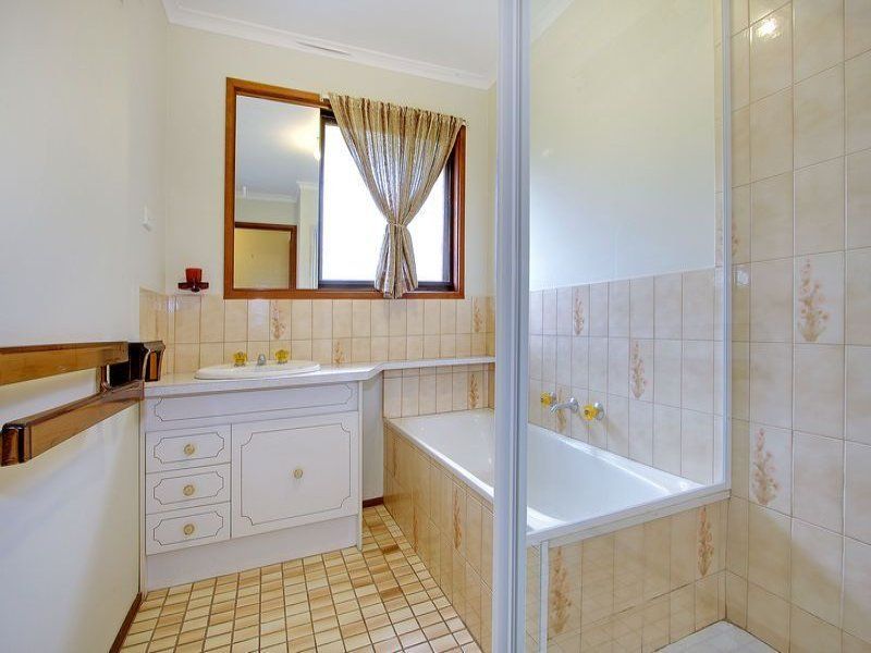 Real Estate For Sale 2/5 Carnoustie Grove Mornington , VIC