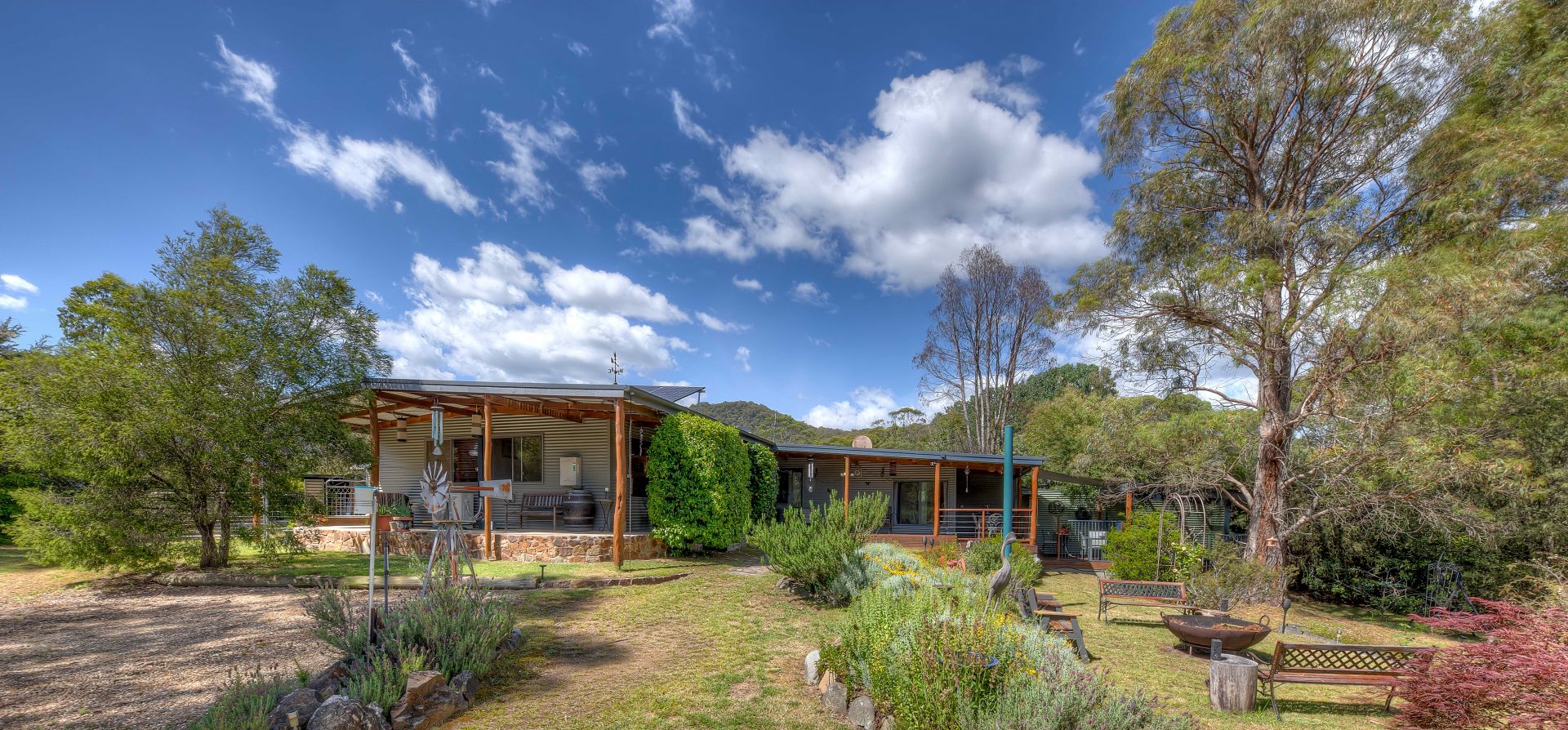 10 Walsh Track, Harrietville Dickens Real Estate