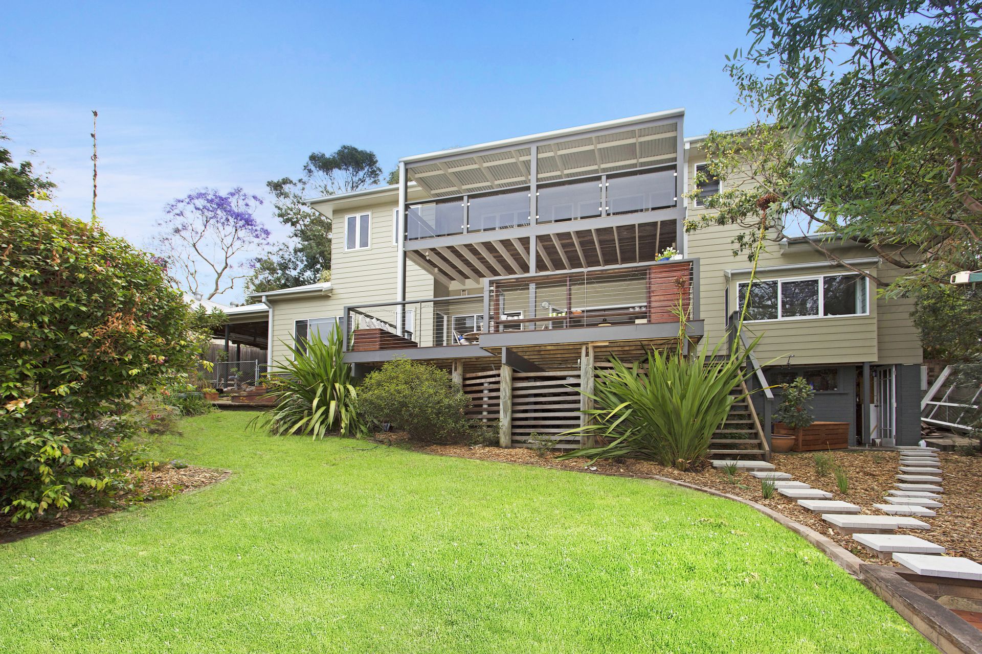 Sold property 1700000 for 1 Treetop Glen Thirroul , NSW 2515