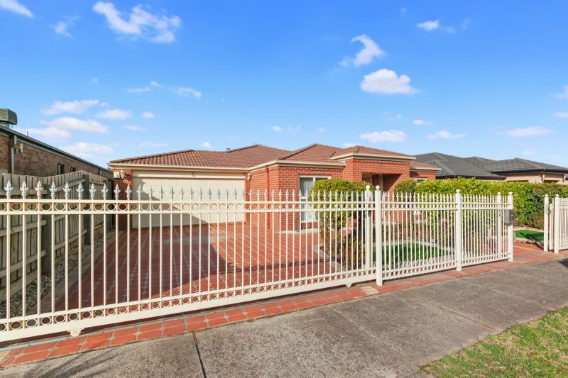 6 Glenbrook Crescent, Lynbrook OBrien Real Estate