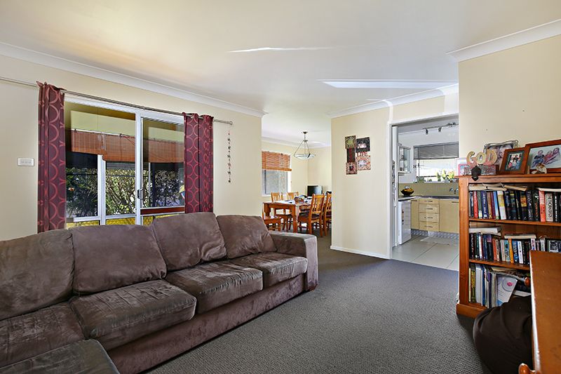 Real Estate For Sale 32 Wavell Avenue Golden Beach , QLD