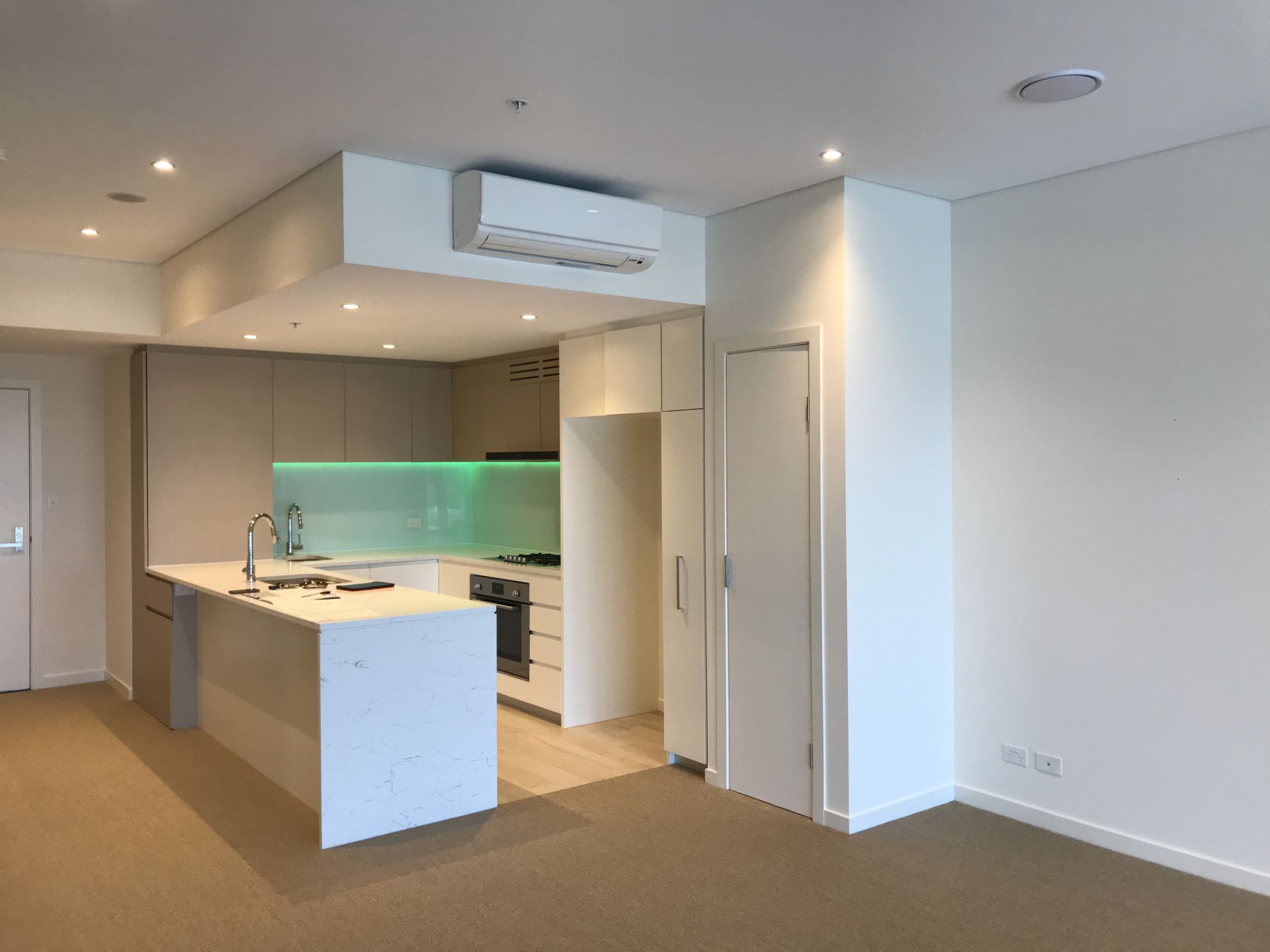 2403/11 Wentworth Place, Wentworth Point Victory Lease